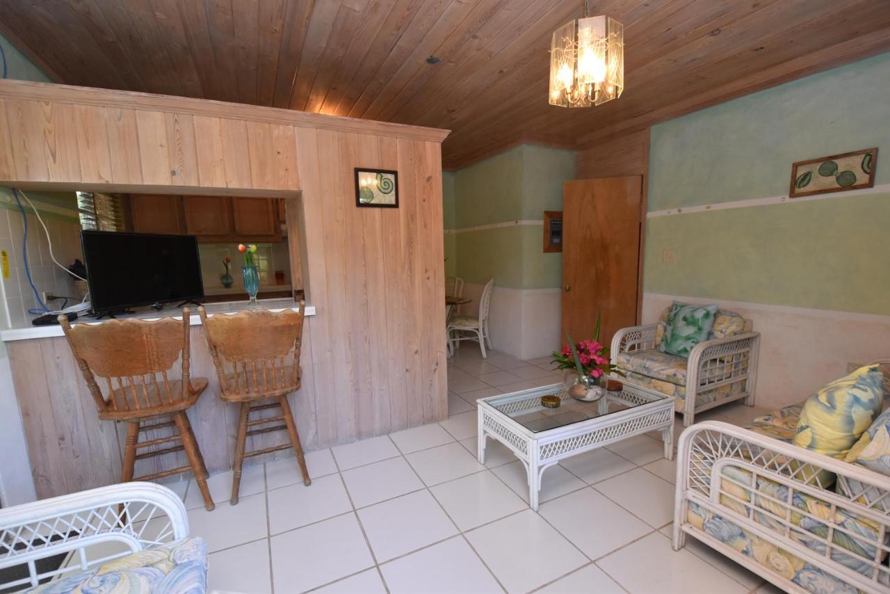 The Sugar Apple Lodging Dunmore Town Exterior photo